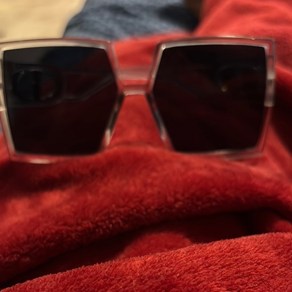 Stylish Square Sunglasses - Picture 3 of 10